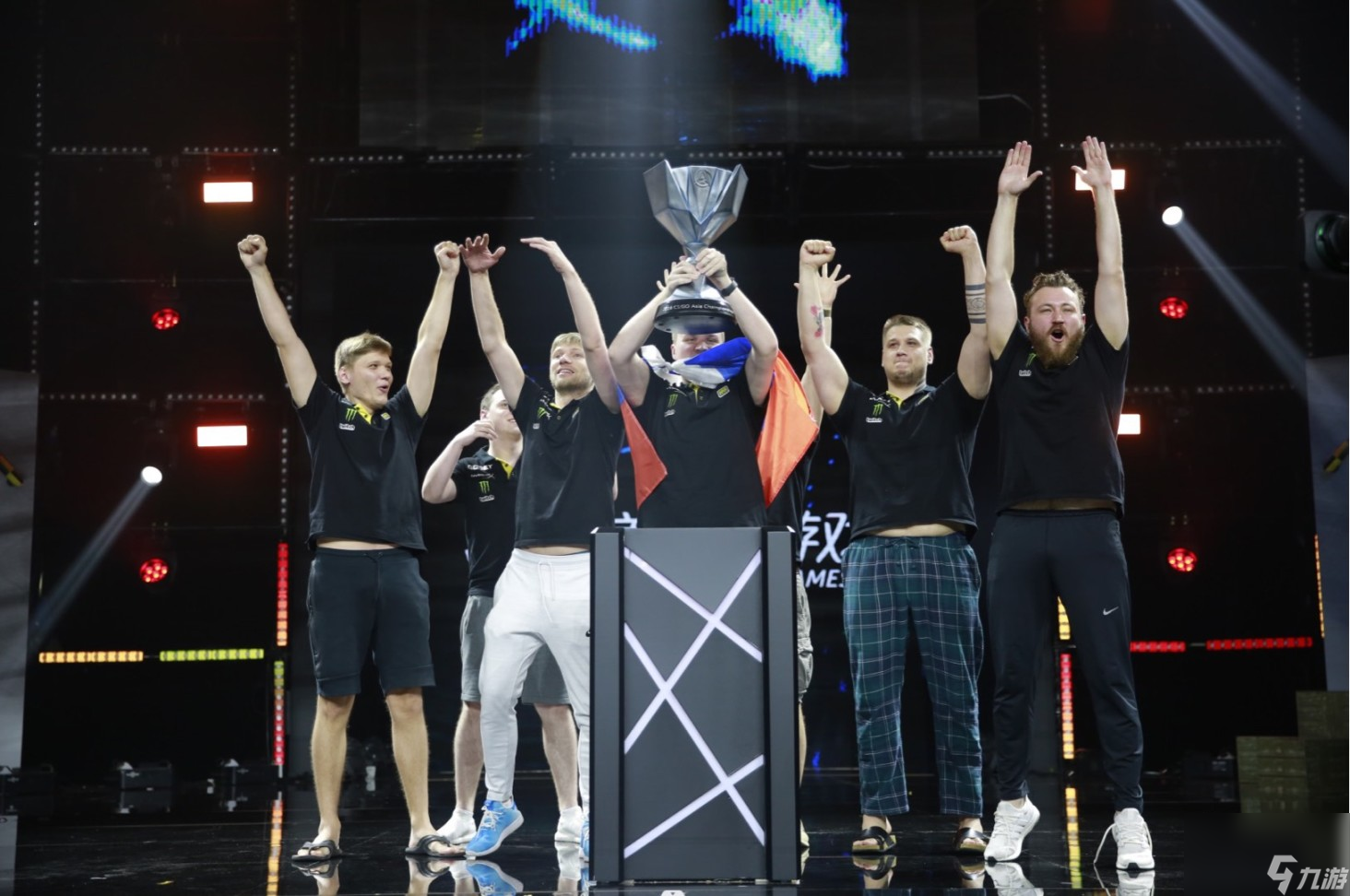 Spirit战队卫冕CSGO BLAST赏金赛，donk斩获MVP奖章创历史纪录